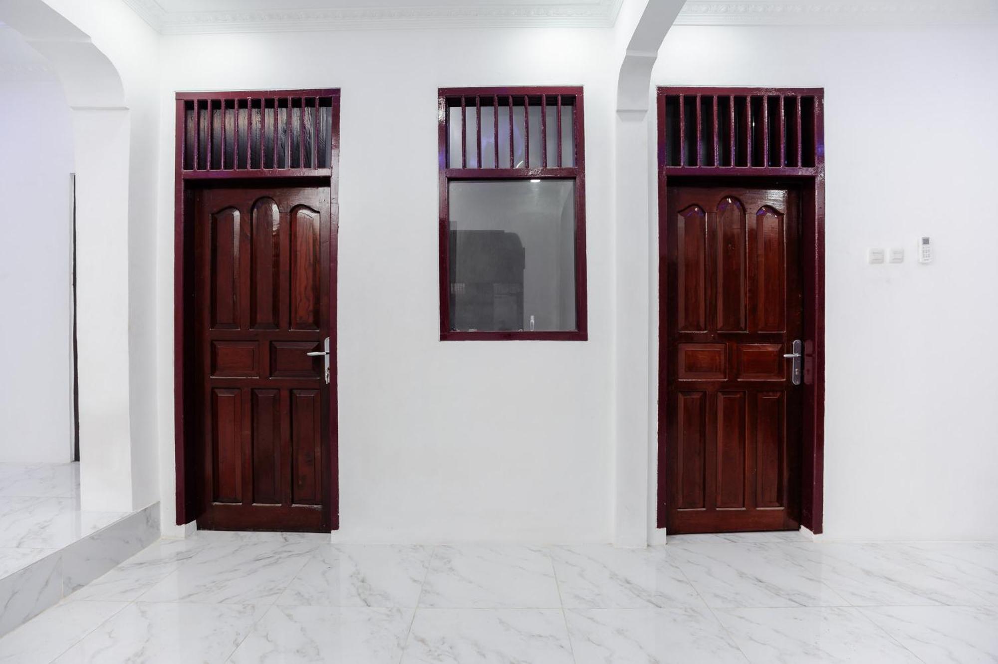 Reddoorz Syariah @ Sakura Hotel Jatiwaringin Bekasi Extérieur photo