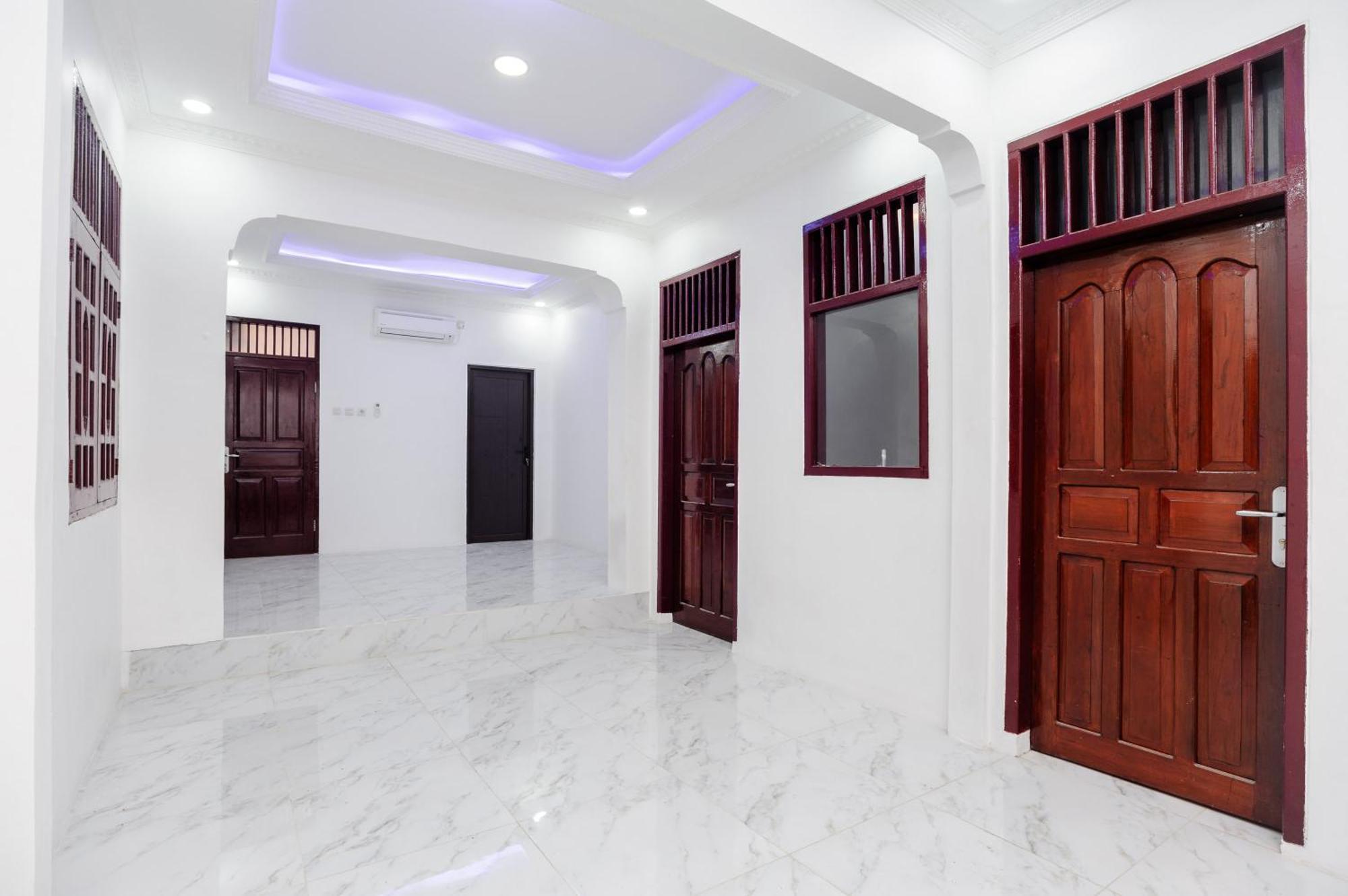 Reddoorz Syariah @ Sakura Hotel Jatiwaringin Bekasi Extérieur photo